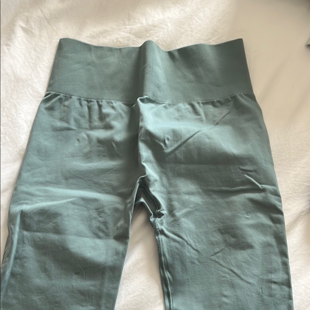 Green High-Rise Gymshark Leggings with Stretchy Fabric